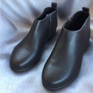 The Aerosoles Sophia Bootie Dark Brown Size 8W NEW